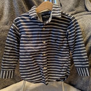 ⭐Nautica⭐Long Sleeve Button Down..2T⭐Like New!